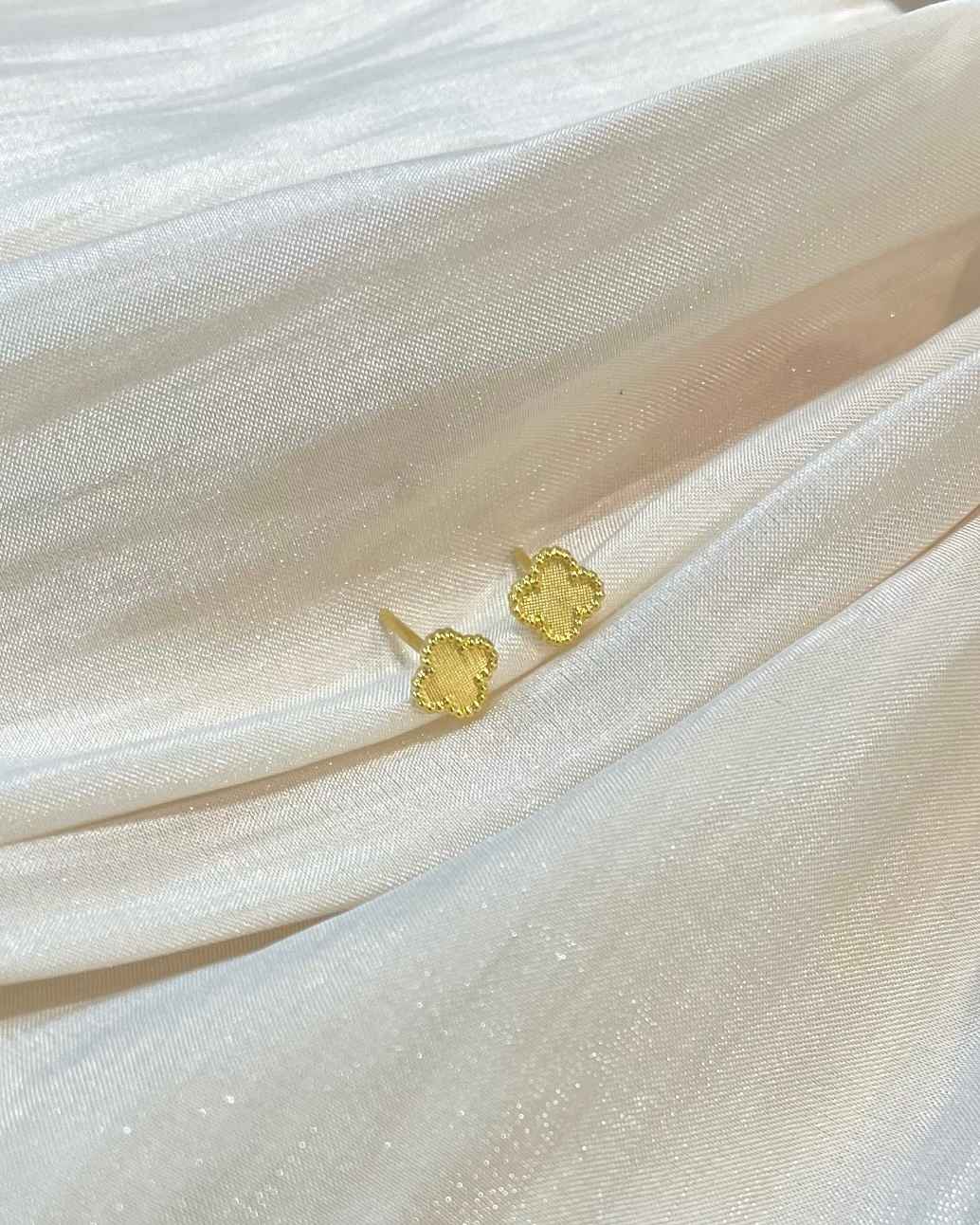 霧面小花耳環